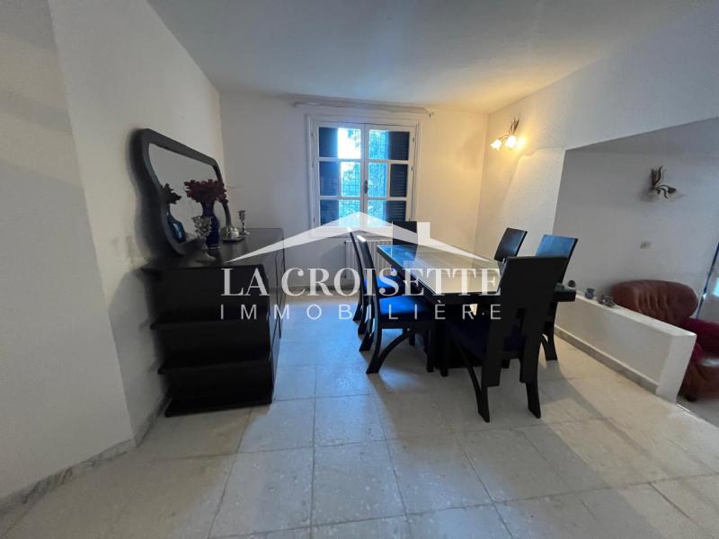 Rez-de-chaussée de villa meublé S+3 avec piscine à Gammarth  